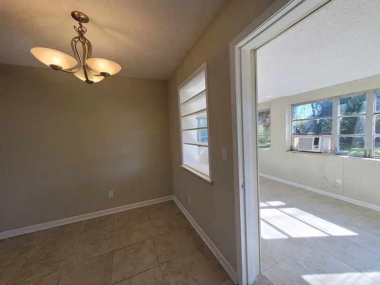 331 Emory Dr — Photo 10