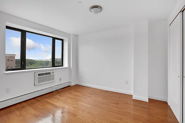 Sold by Modern Spaces | media 7