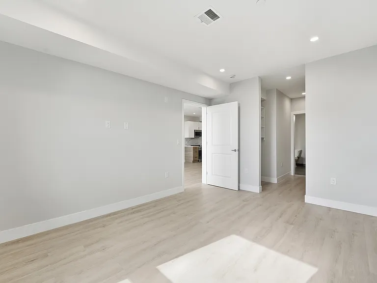 Skylar Lofts JC — Photo 13
