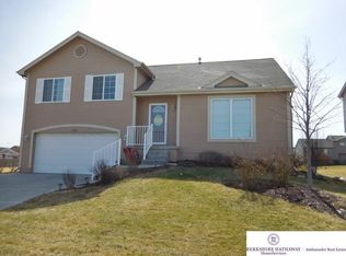 18707 Cinnamon St, Omaha, NE 68135