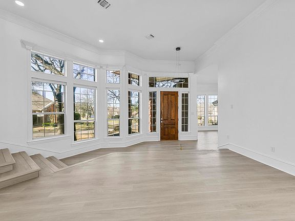 4th image of 401 Leigh Ct