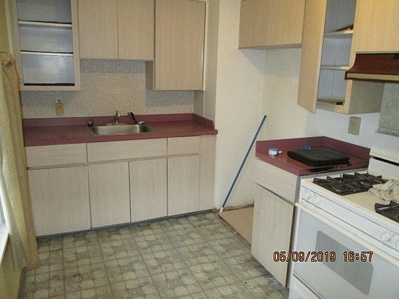 4th image of 803 Illinois Ave