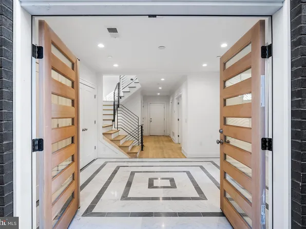 2407 Delancey Pl, Philadelphia, PA 19103