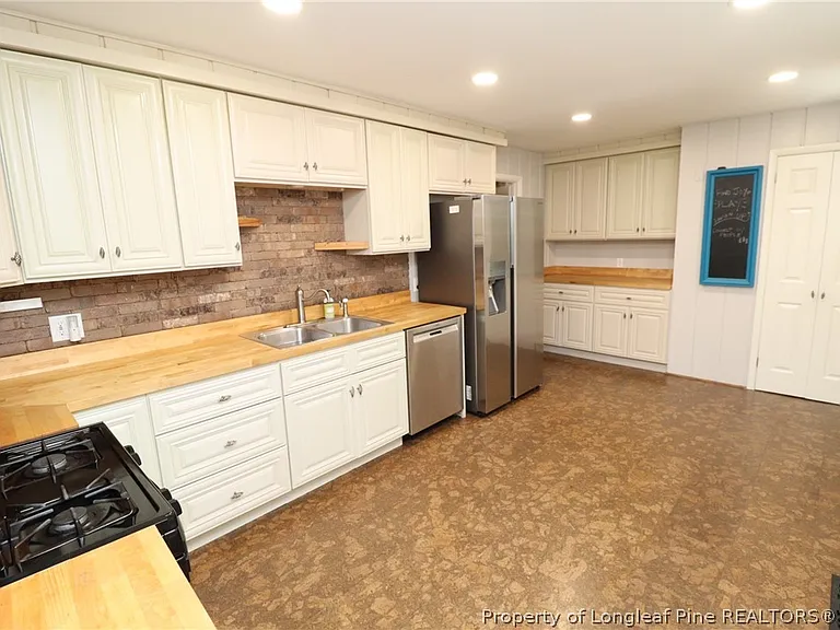 1009 Dogwood Ln — Photo 18
