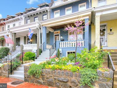 239 11th St SE, Washington, DC, 20003