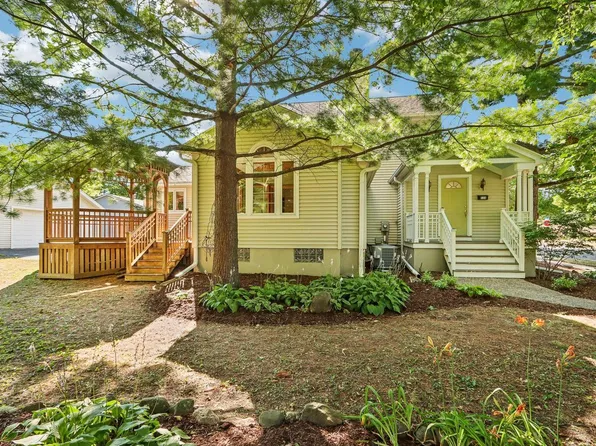 524 E Jefferson STREET, Oconomowoc, WI 53066