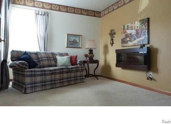 3rd image of 17885 Cottonwood Dr
