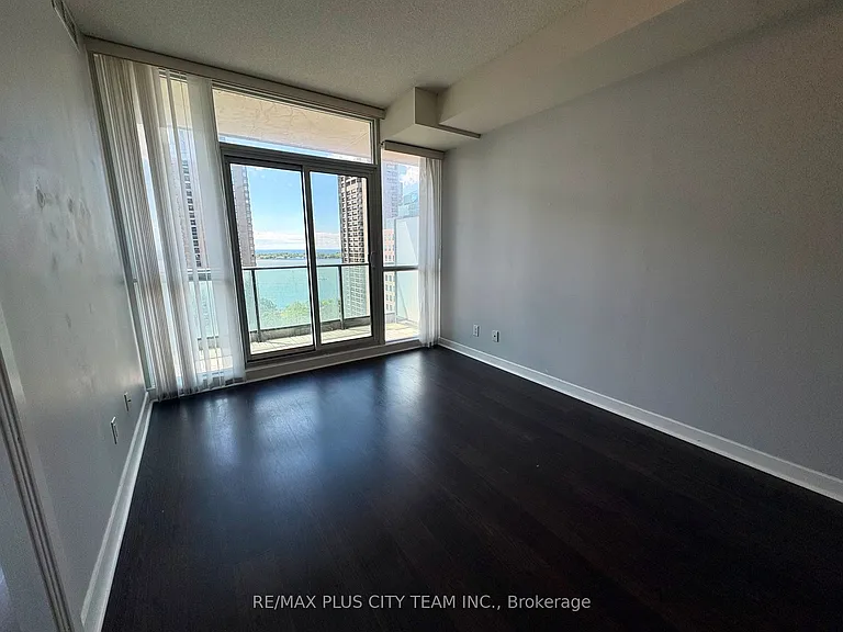 33 Bay St #2109 — Photo 4