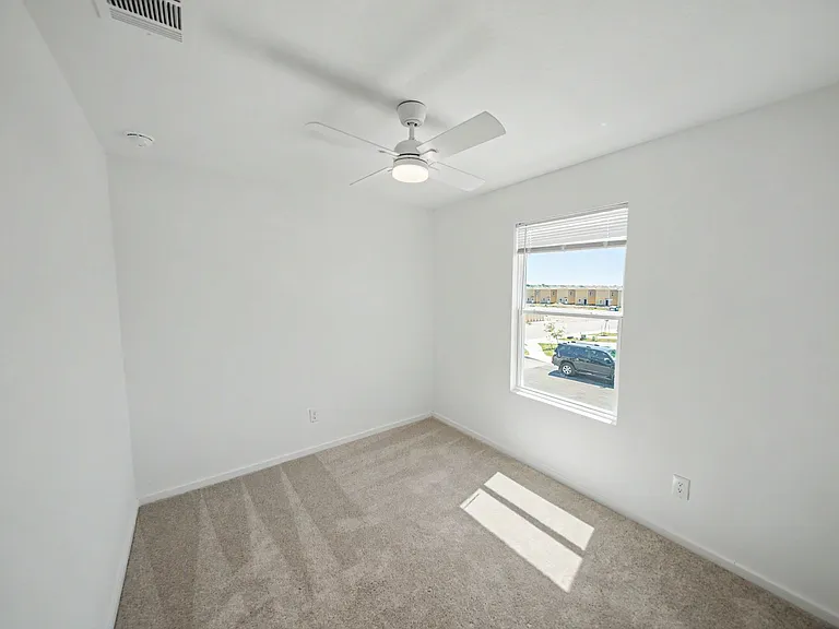 4835 Daisy Blossom — Photo 32