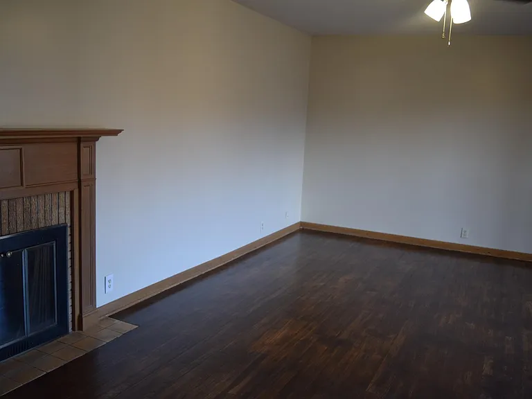 721 W Lakeshore Dr — Photo 5