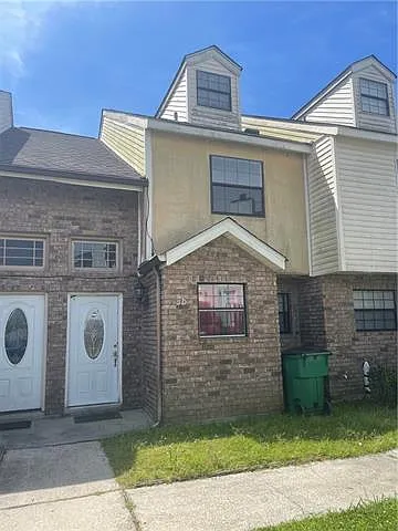 5 Brandon Hall Dr #D — Photo 3