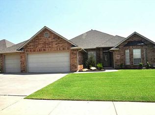 3320 Red Maple Ln, Moore, OK 73170