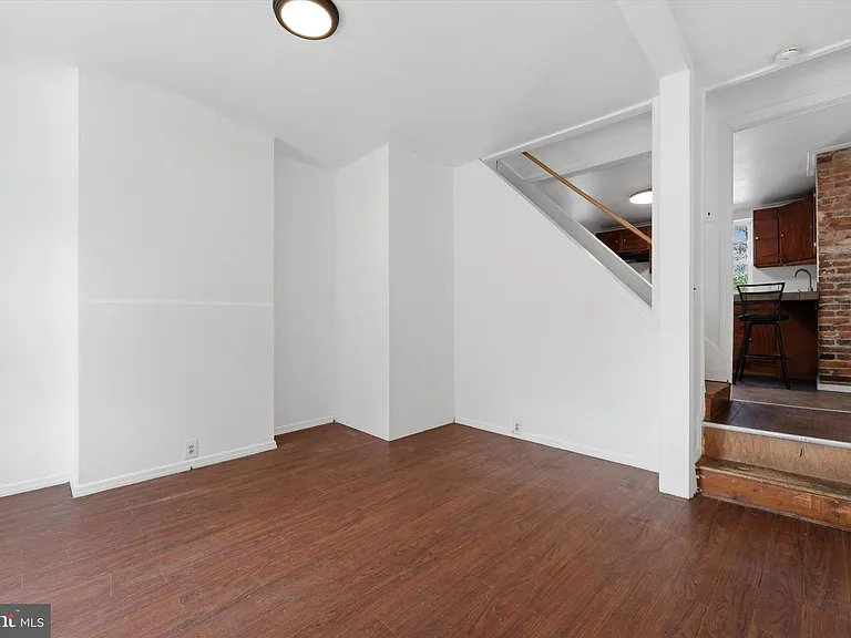 525 Morse St — Photo 5