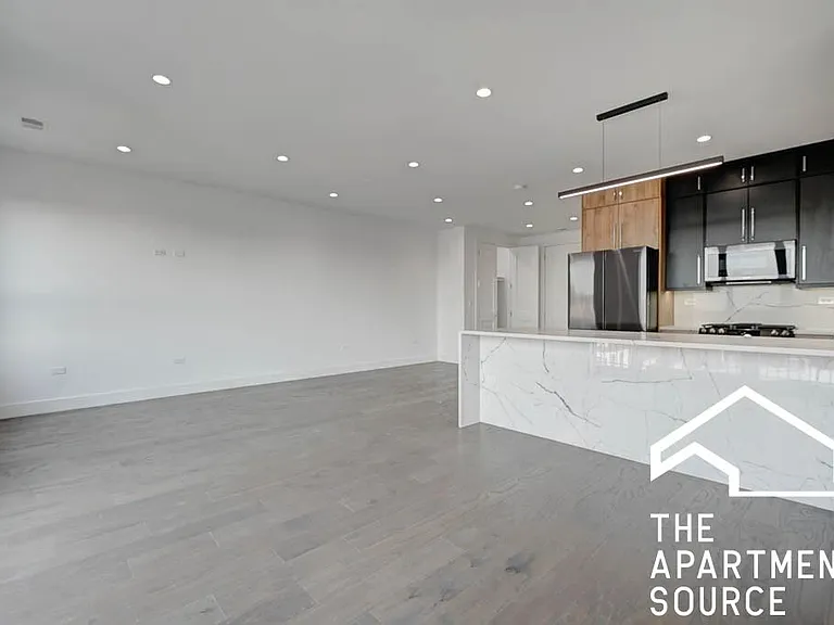 3010 W Belmont Ave #4 — Photo 2