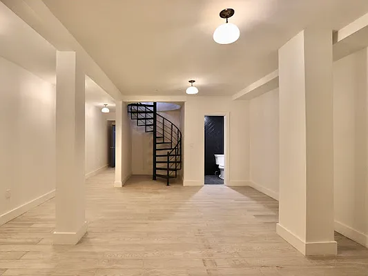 Rented by Hagstrom Management Inc | media 23