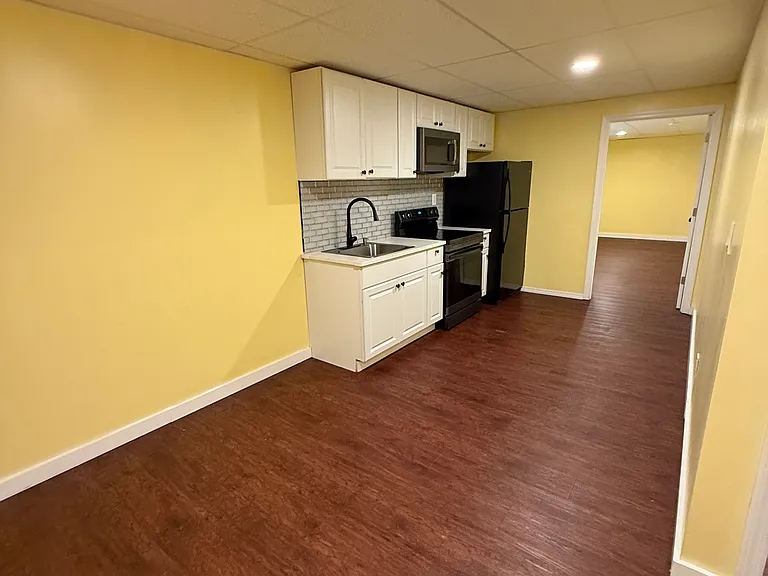 439 N Service Rd — Photo 1