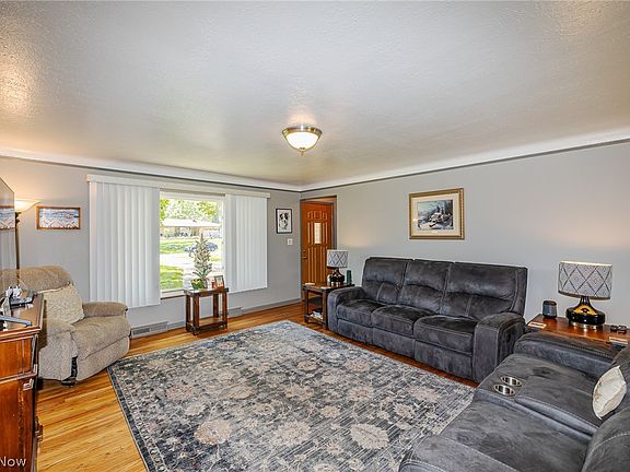 4th image of 1055 Twilight Dr