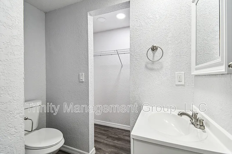 1 bed, 1.0 bath, 215 sqft, $1,036 — Photo 4