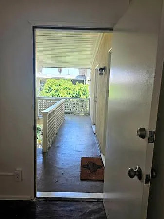 7036 Hawthorn Ave #10 — Photo 9