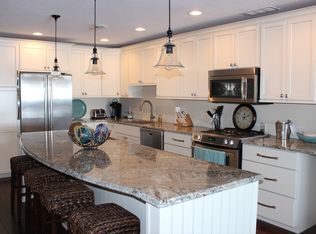 2515 S Lakeview Ct UNIT 401, Clear Lake, IA 50428