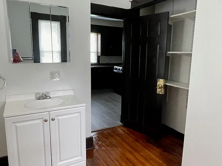 41 Clarendon St #2 — Photo 6