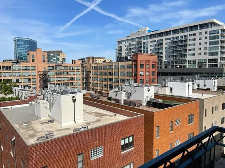 680 N Green St #707 — Photo 12