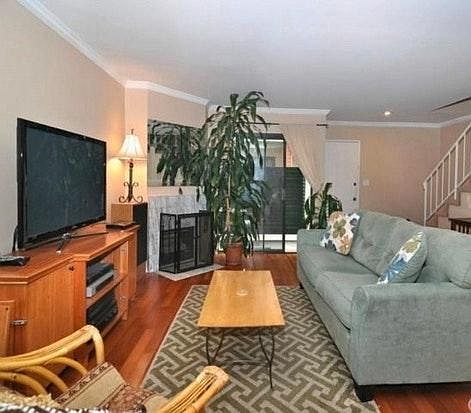 1st image of 5848 Hazeltine Ave APT 3