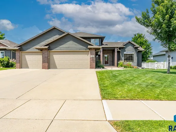 1004 W Whispering St, Sioux Falls, SD 57108