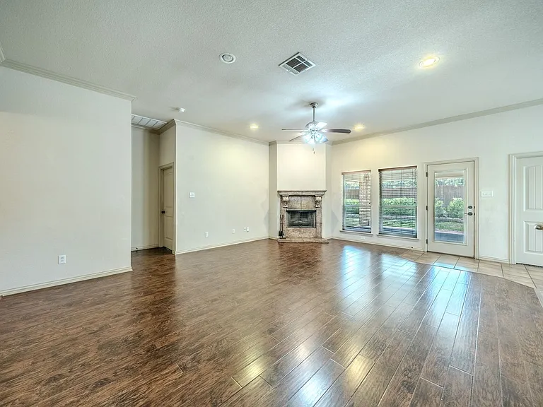 109 Chateau Dr — Photo 4