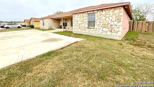 3 bed, 2.0 bath, 1350 sqft, $1,099 — Photo 4