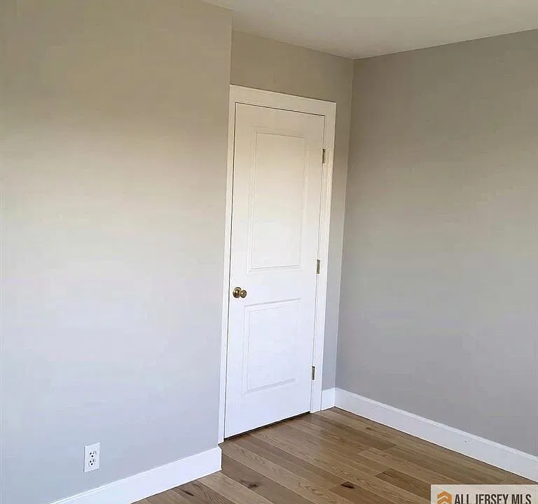 235-239 Burgess Pl