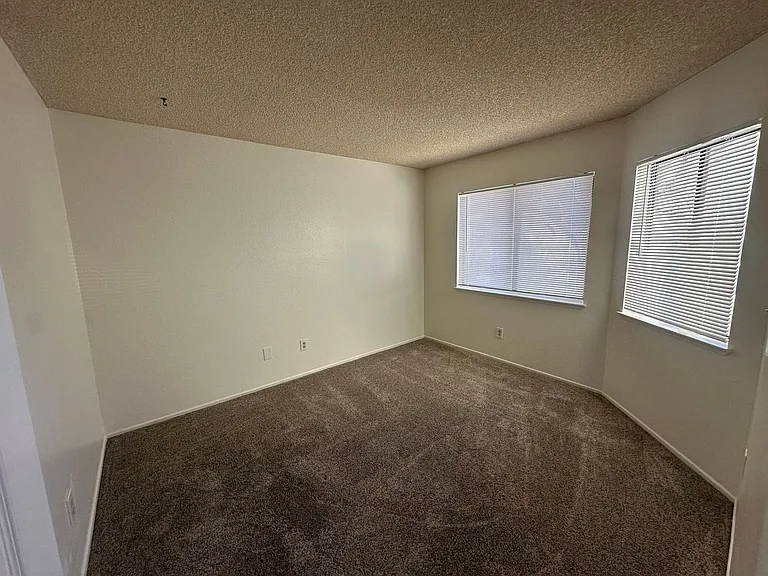 401 Tepatitlan Ct — Photo 12