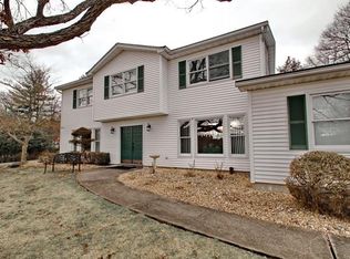 10 Demarest Rd, Chestnut Ridge, NY 10977