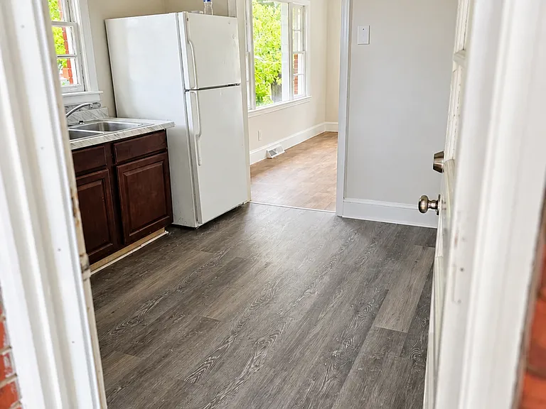 3435 Meredith Ave — Photo 12