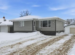 414 P AVENUE N, Saskatoon, SK S7L 2V9