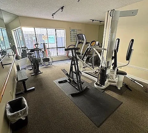 1735 N Fuller Ave #323 — Photo 23