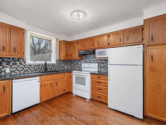 5th image of 51 Denvale Rd