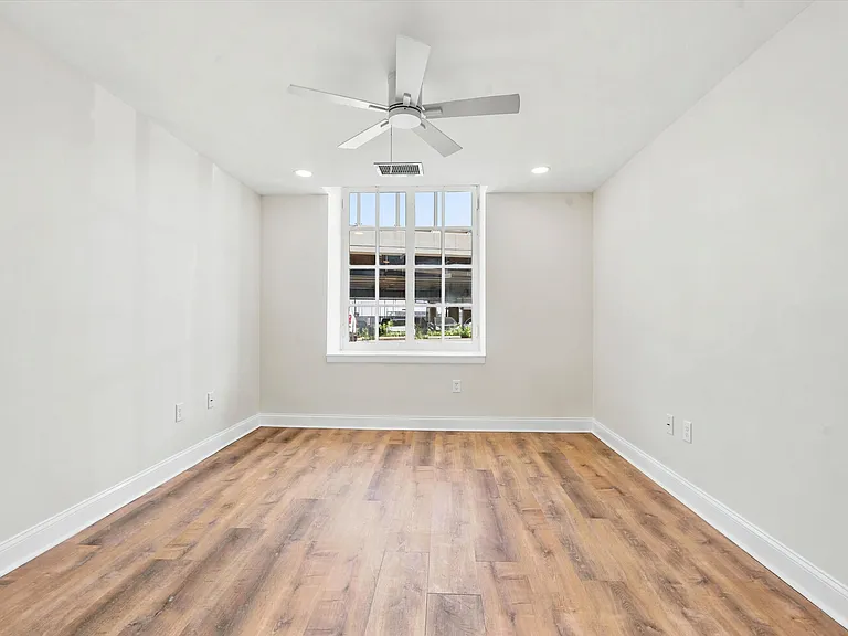 Chandler Apartments — Photo 11