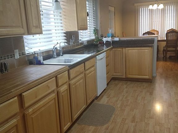 5th image of 321 S Phelan Ave
