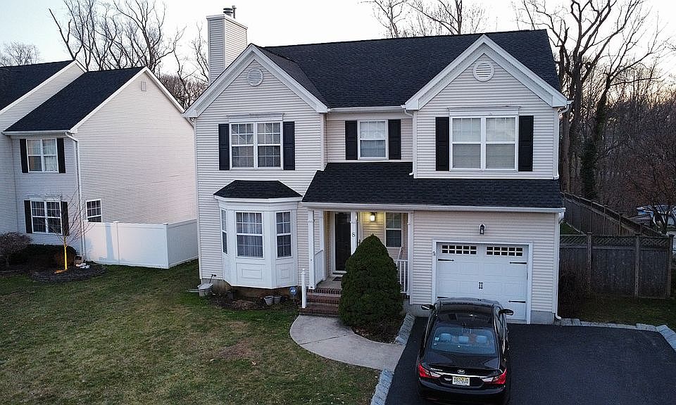 2nd image of 8 Angelica Ct