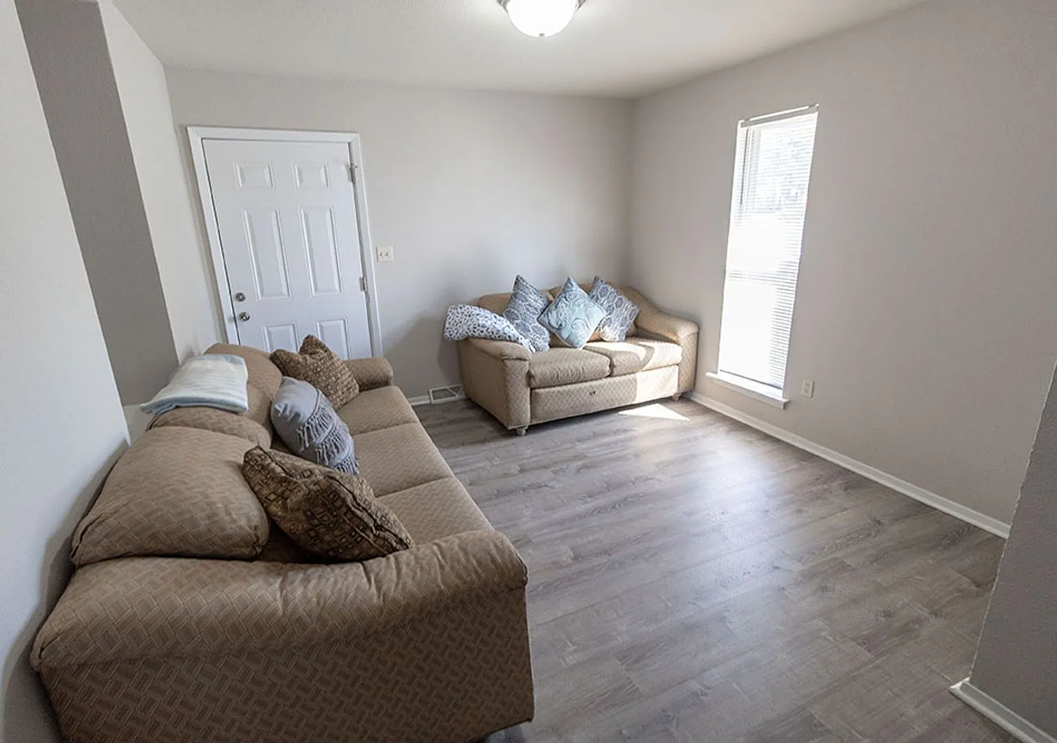 Stonegate Complex -- Fully Furnished and Utilities Included! — Photo 4