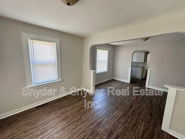 89 2nd Ave — Photo 2