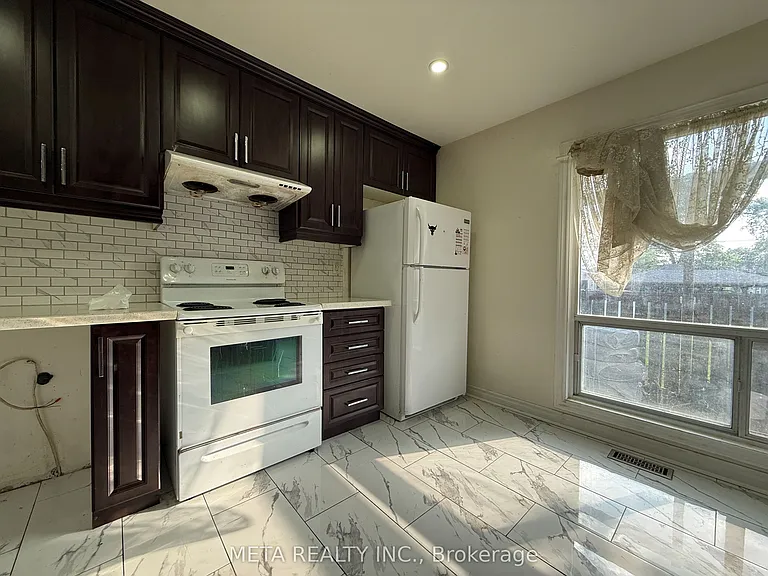 556 McCowan Rd — Photo 15