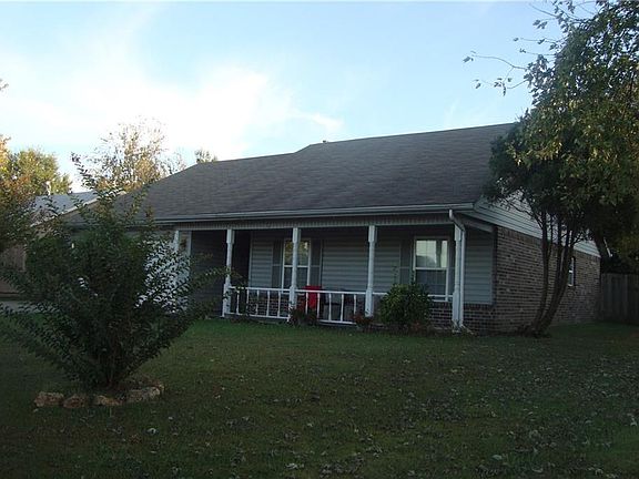2nd image of 2708 W Bishop Dr