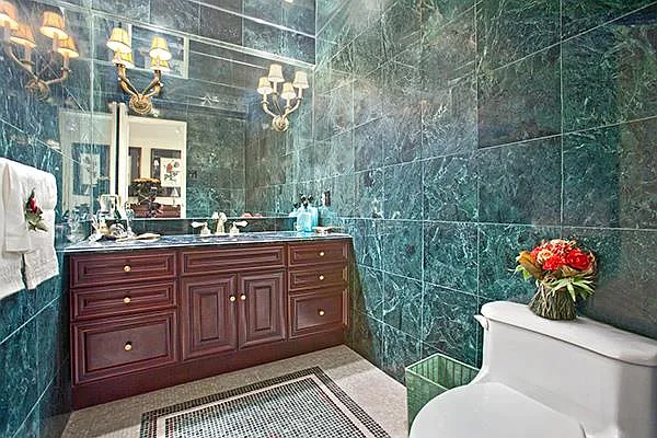 Sold by R New York | media 2