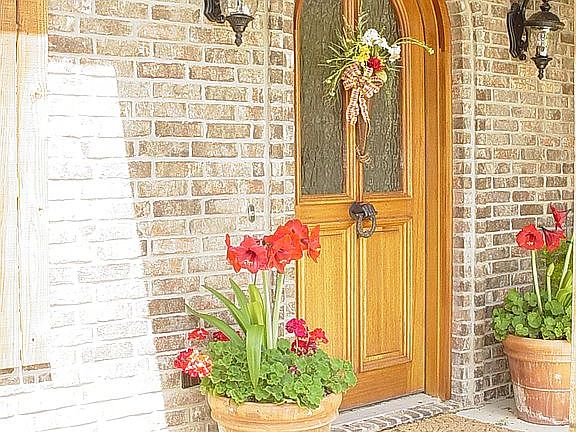 3rd image of 22812 Lakeview Cir