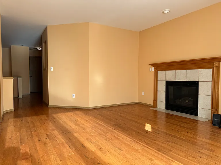15208 Interlake Ct N — Photo 4
