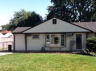 9067 S Main St, Hometown, IL 60456