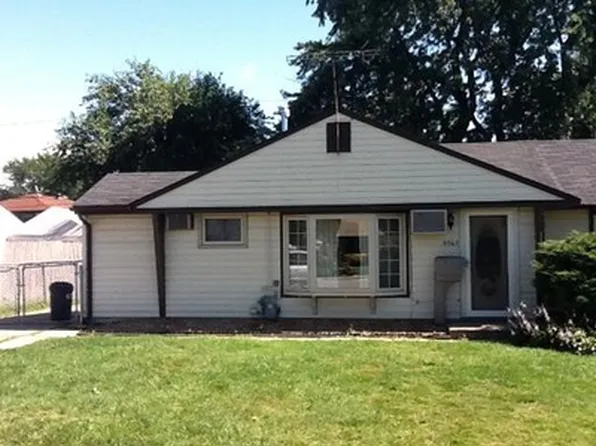 9067 S Main St, Hometown, IL 60456