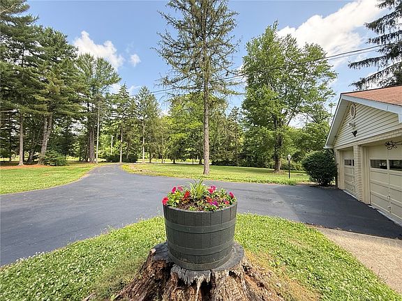 3rd image of 397 Hadley Rd